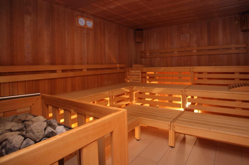 Erholung und Entspannung im Wellnessbereich, Sauna, Dampfbad...